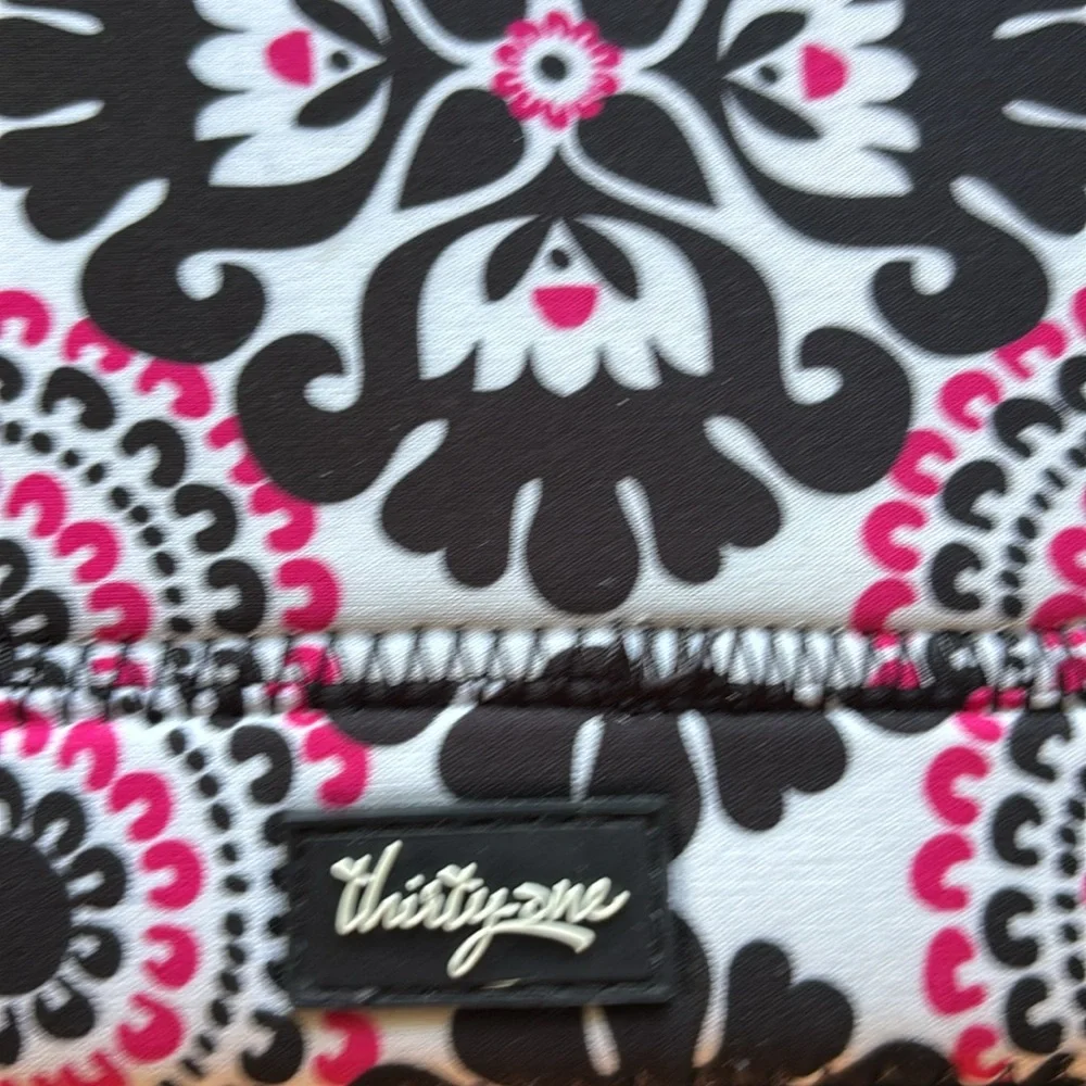Thirty-One iPad mini/tablet sleeve Black and Pink Pattern 🎁